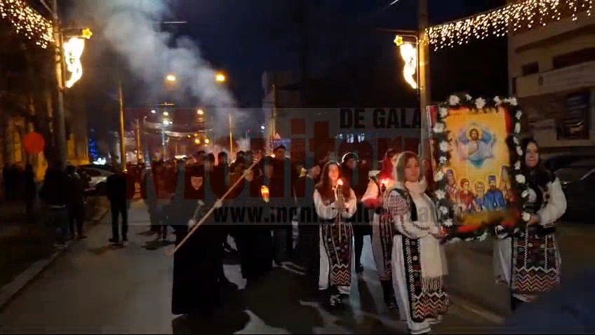 VIDEO: Peste o mie de gălățeni, în Procesiunea cu racla Sfintelor Moaște