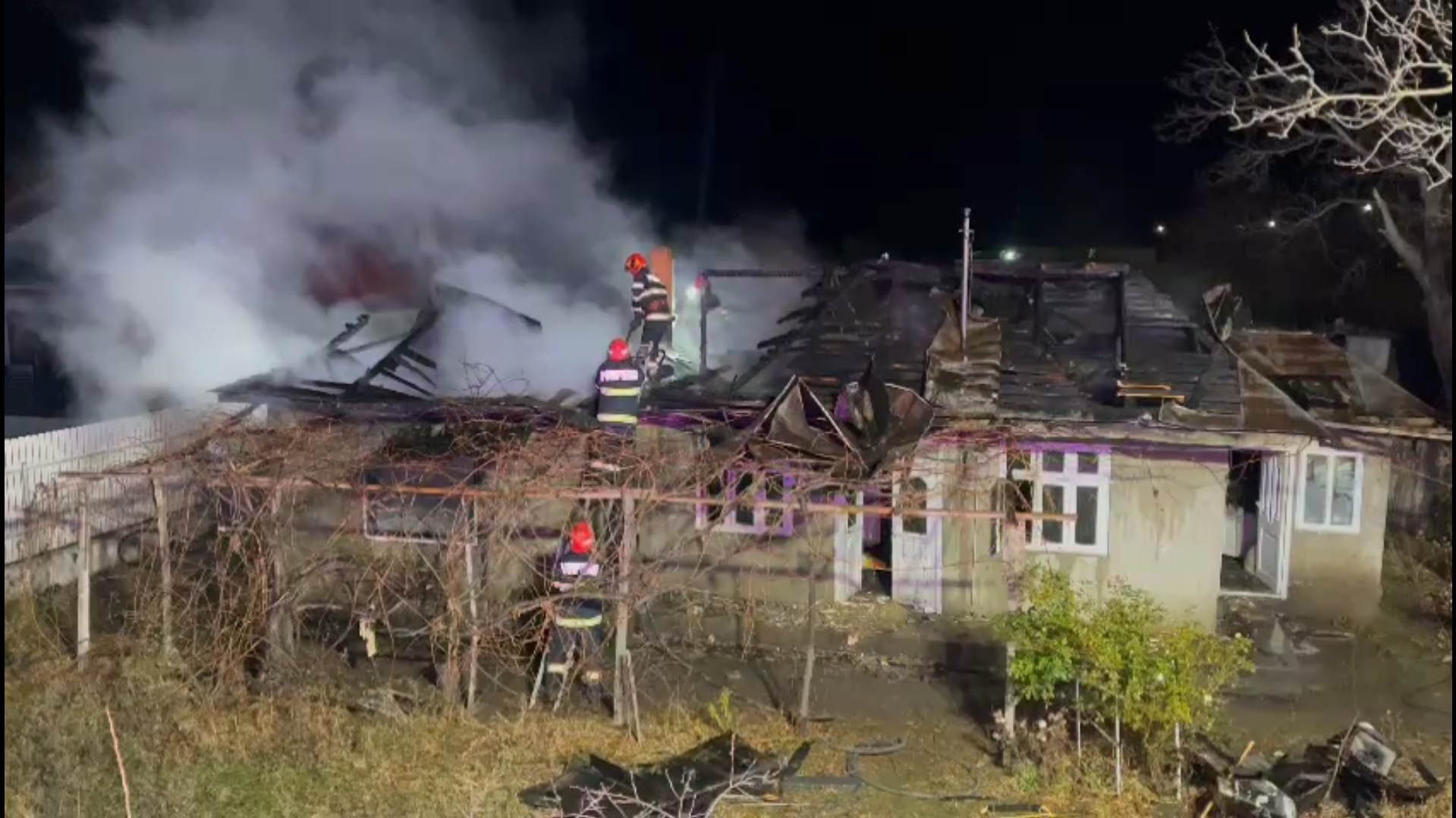 Galaţi: Incendiu izbucnit la o gospodărie din localitatea Munteni (VIDEO)