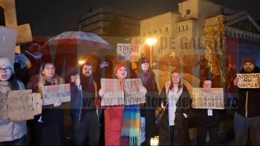 VIDEO: Protest pro-democrație, pe ploaie, la Galați