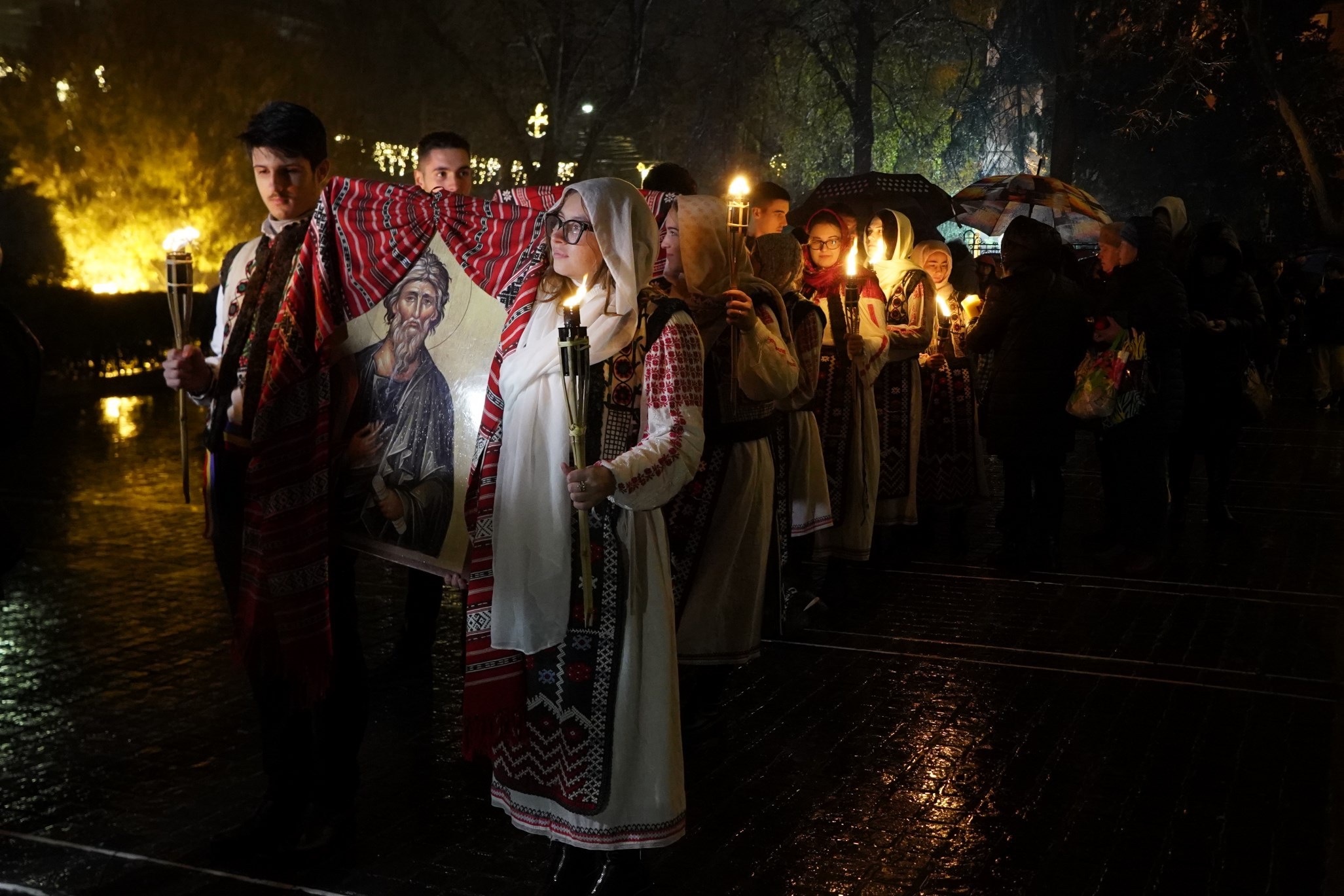 FOTO: Tradiţionalul pelerinaj al luminii la Galaţi