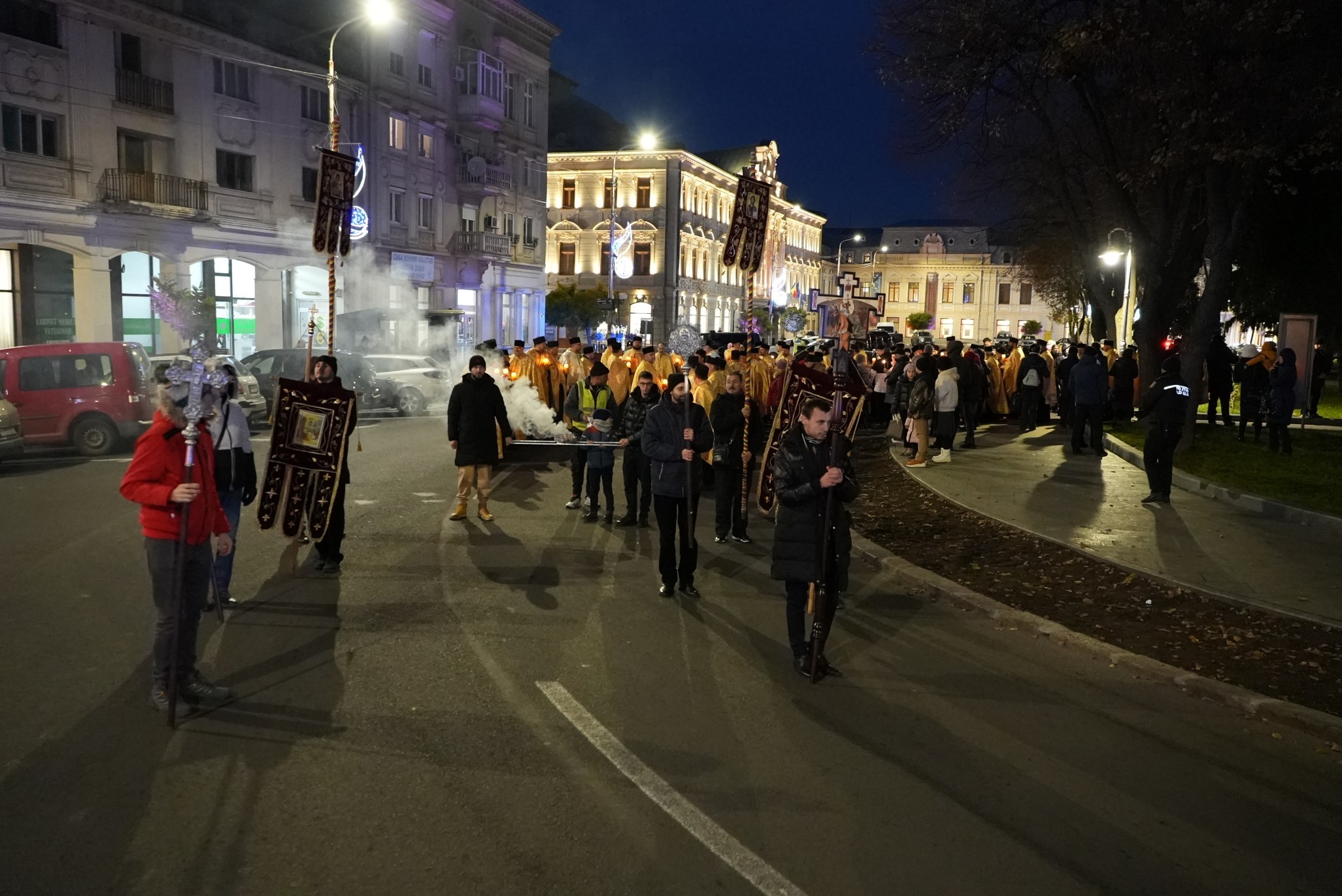 FOTO: Procesiune cu sfintele moaşte în municipiul Brăila