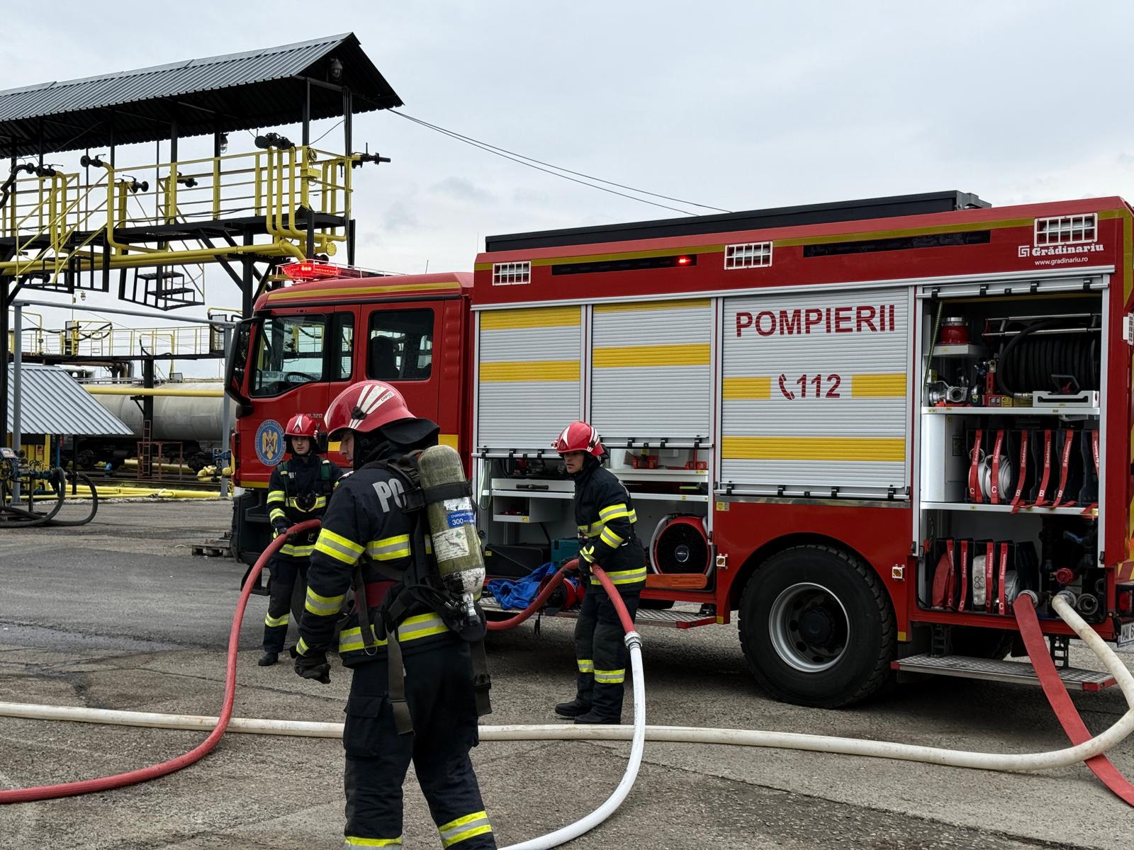 FOTO: Explozie urmată de incendiu, în Port. Defecţiune la o cisternă încărcată cu GPL (exerciţiu ISU Galaţi)