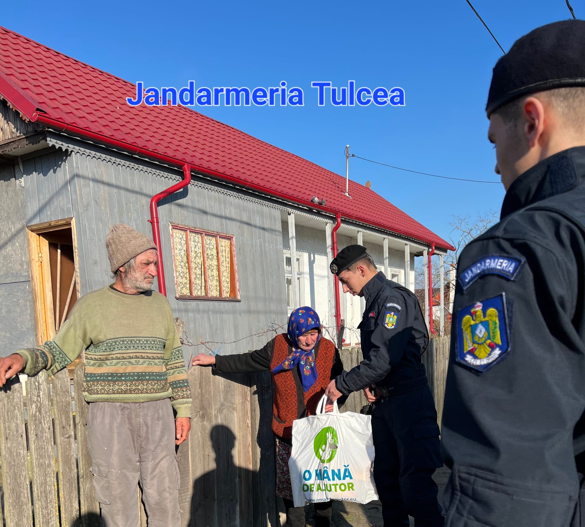 Jandarmii tulceni, mesagerii lui Moș Crăciun, au adus bucurie persoanelor din Delta Dunării în prag de sărbători (FOTO/VIDEO)