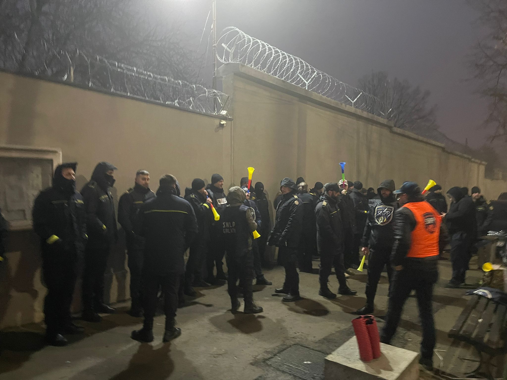 Protest la Penitenciarul Galaţi. Poliţiştii refuză să intre la muncă