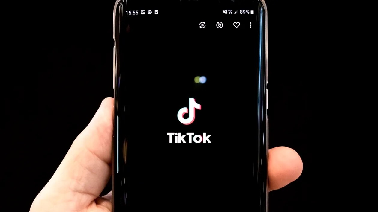 Vrăjit pe TikTok de... 50.000 de euro! O femeie i-a promis o relaţie de iubire ca-n poveşti