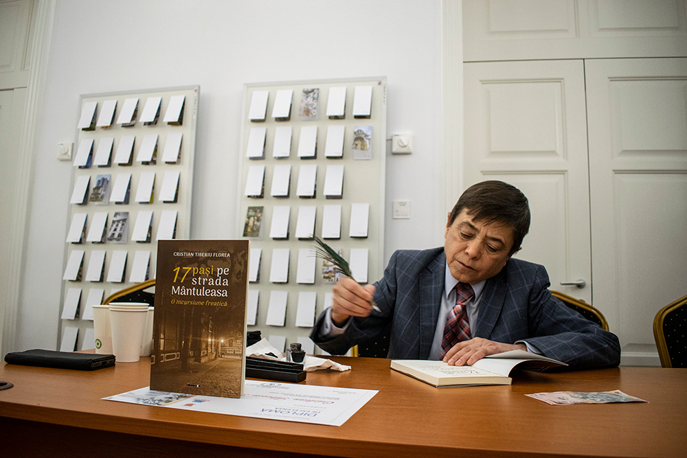 FOTO: Lansarea cărţii “17 paşi pe strada Mântuleasa. O incursiune freatică” de Cristian Tiberiu Florea, scriitor gălăţean