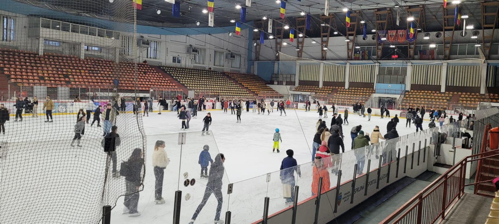 Dragobete pe gheaţă, la Patinoarul Dunărea Galaţi