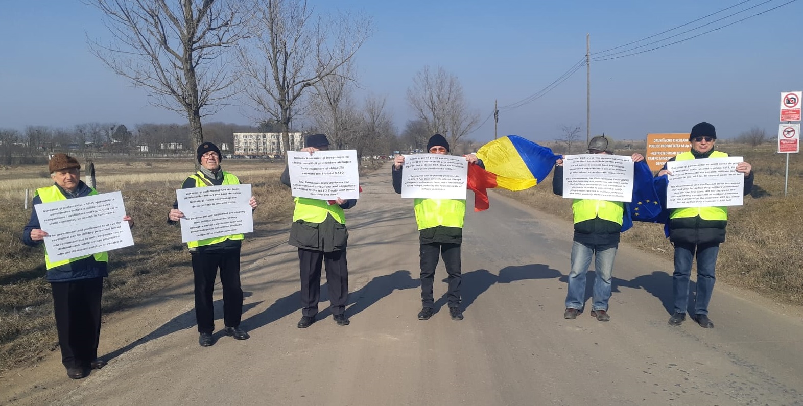 Pensionarii militari gălăţeni au protestat la Smârdan