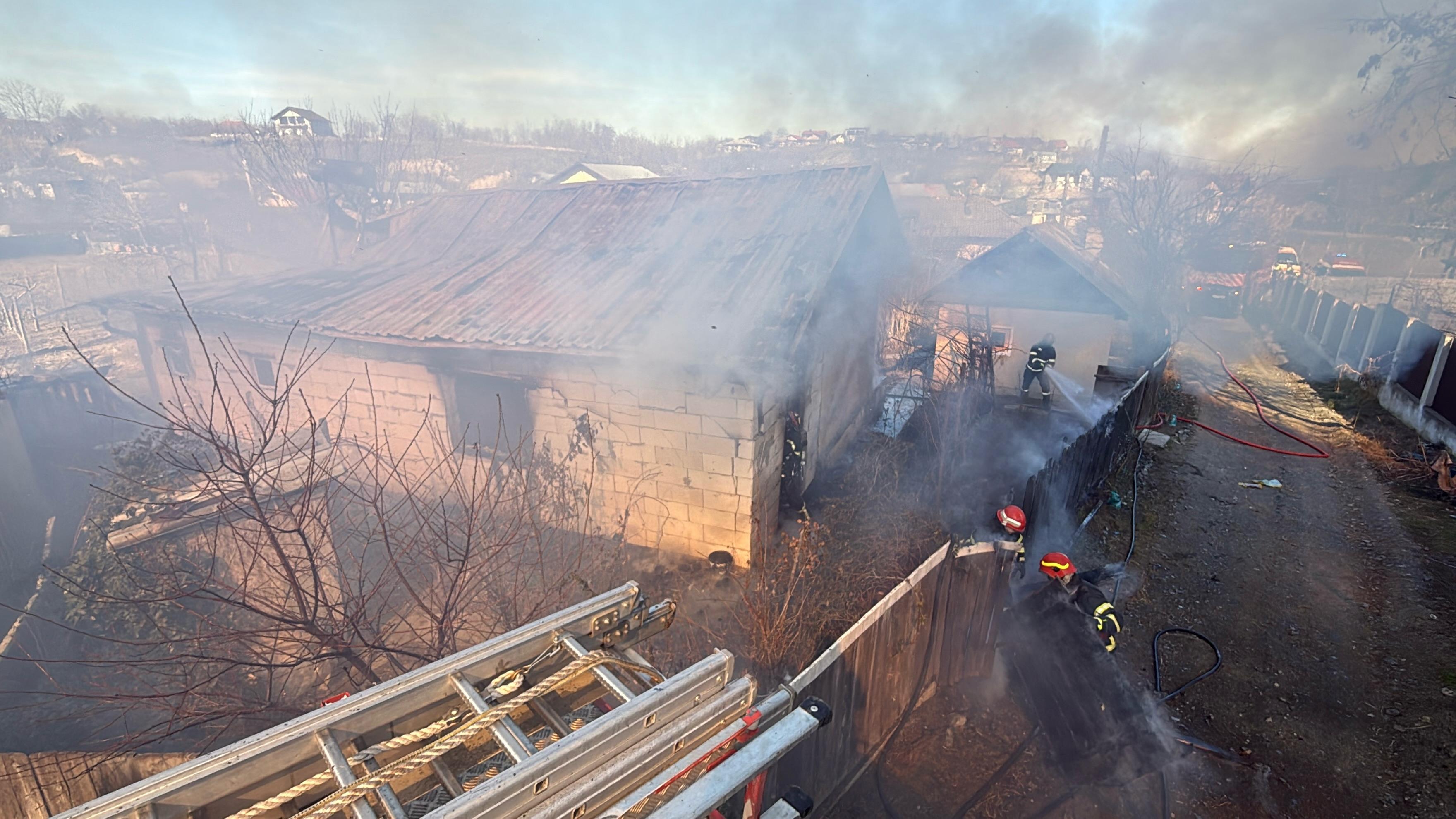 VIDEO: Incendiu puternic la o casă în Somova, Tulcea