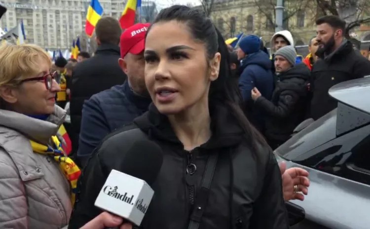 Oana Zăvoranu, în mijlocul protestatarilor pro-Georgescu: «Jur să-mi apăr ţara chiar cu preţul vieţii!»