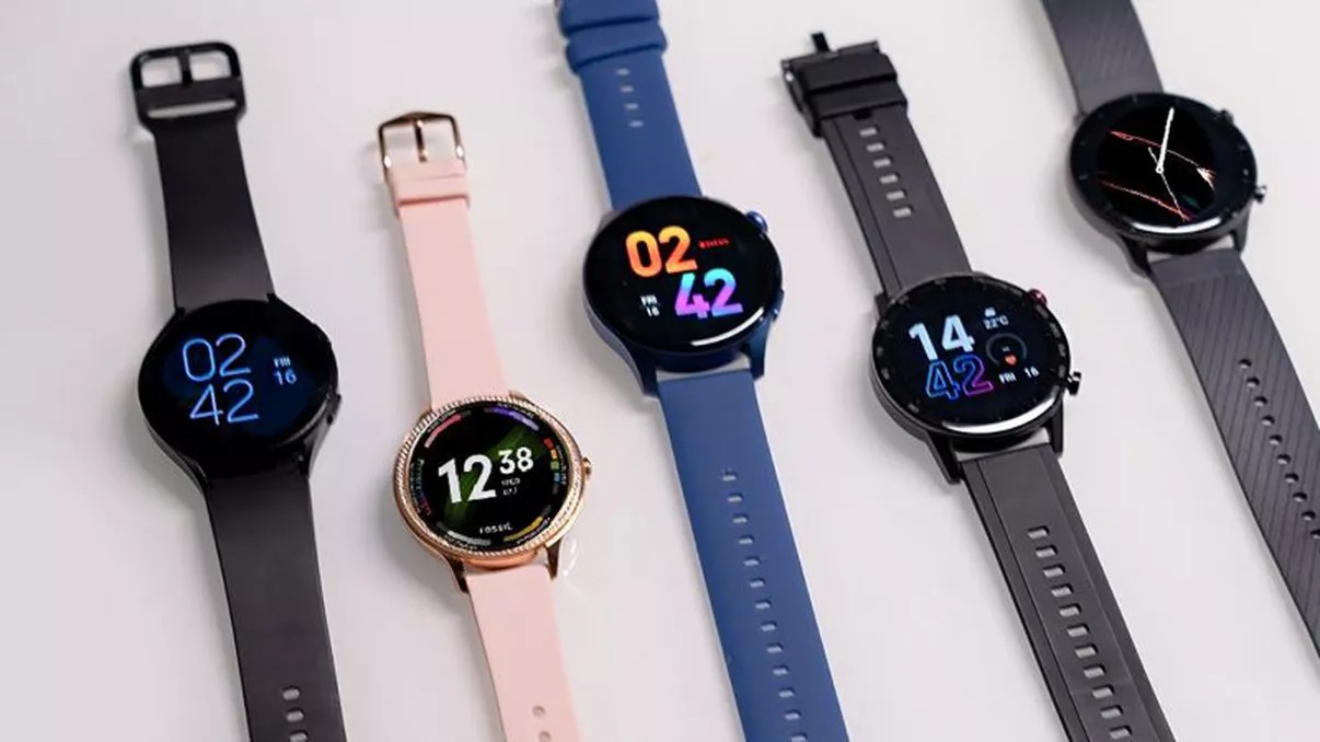 Vânzările globale de smartwatch-uri înregistrează o scădere, influenţate de declinul Apple şi de lipsa inovaţiei