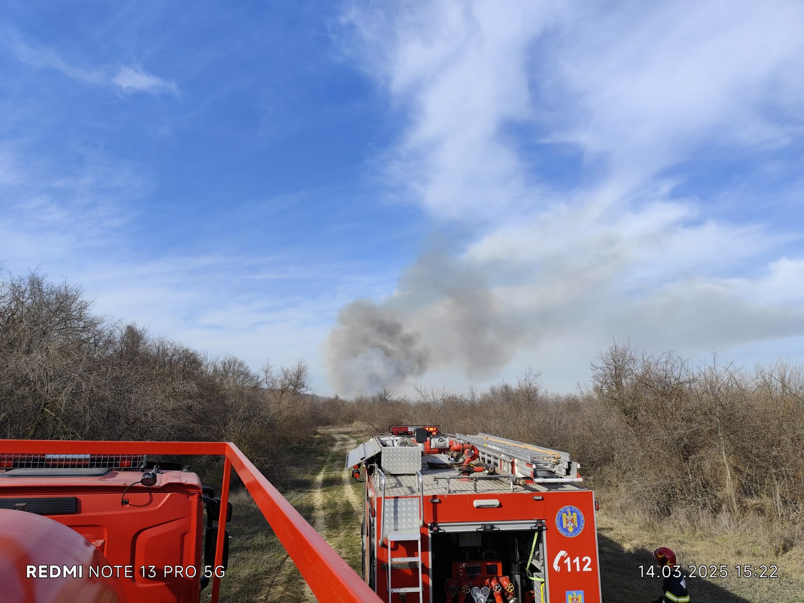 VIDEO: Incendiu de vegetaţie la Brateş (UPDATE)