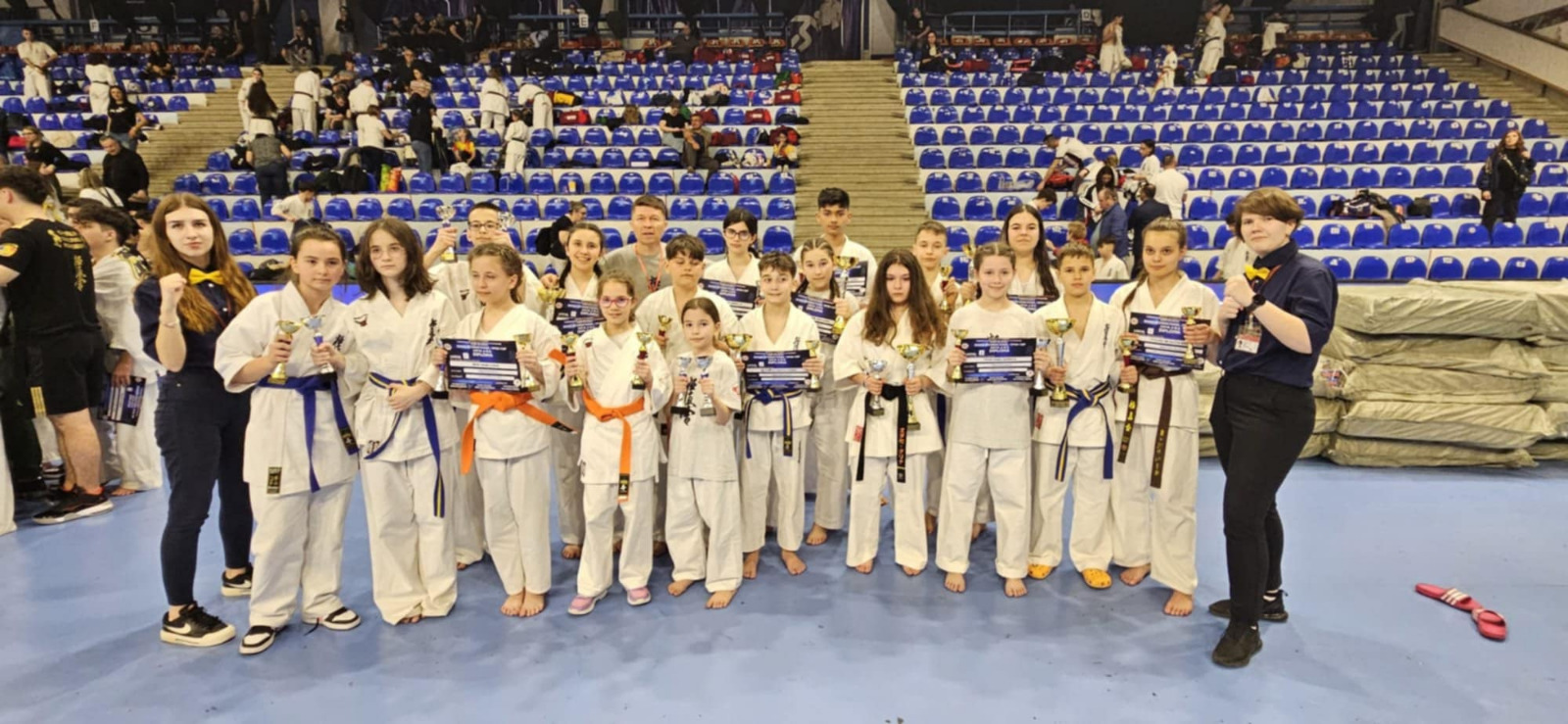 Karate: 40 de medalii pentru sportivii gălăţeni de la ACS Triumf Dojo