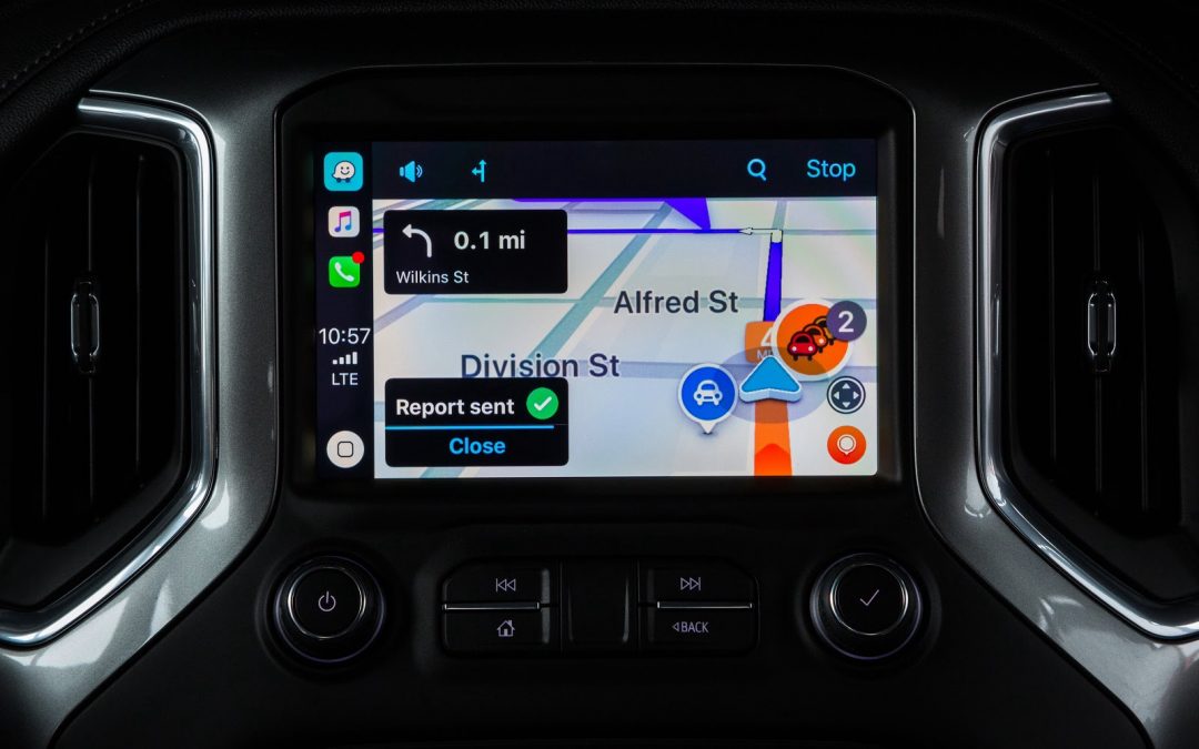 Waze se reinventează pe Apple CarPlay: scurtături inteligente şi interfaţă optimizată în actualizarea din 2025