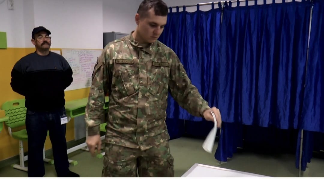 Smârdan: Din Poligon, militarii au venit la vot în secțiile din comună - VIDEO