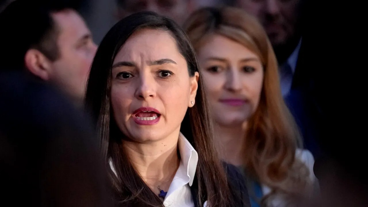 Şase deputaţi şi cinci senatori POT şi-au dat demisia