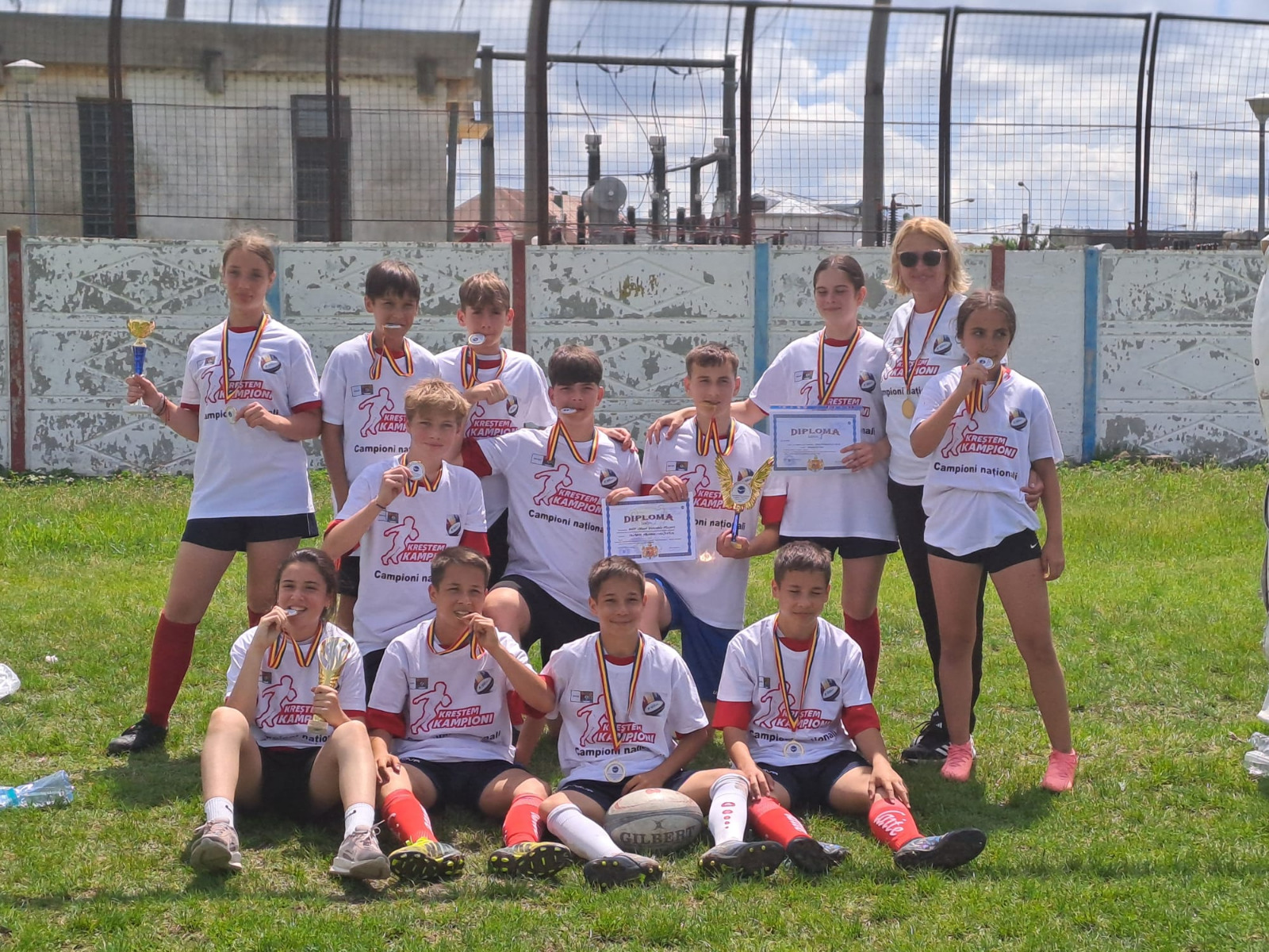 Elevii rugbişti gălăţeni de la Şcoala Gimnazială 18 şi-au îndeplinit visul şi au devenit campioni naţionali