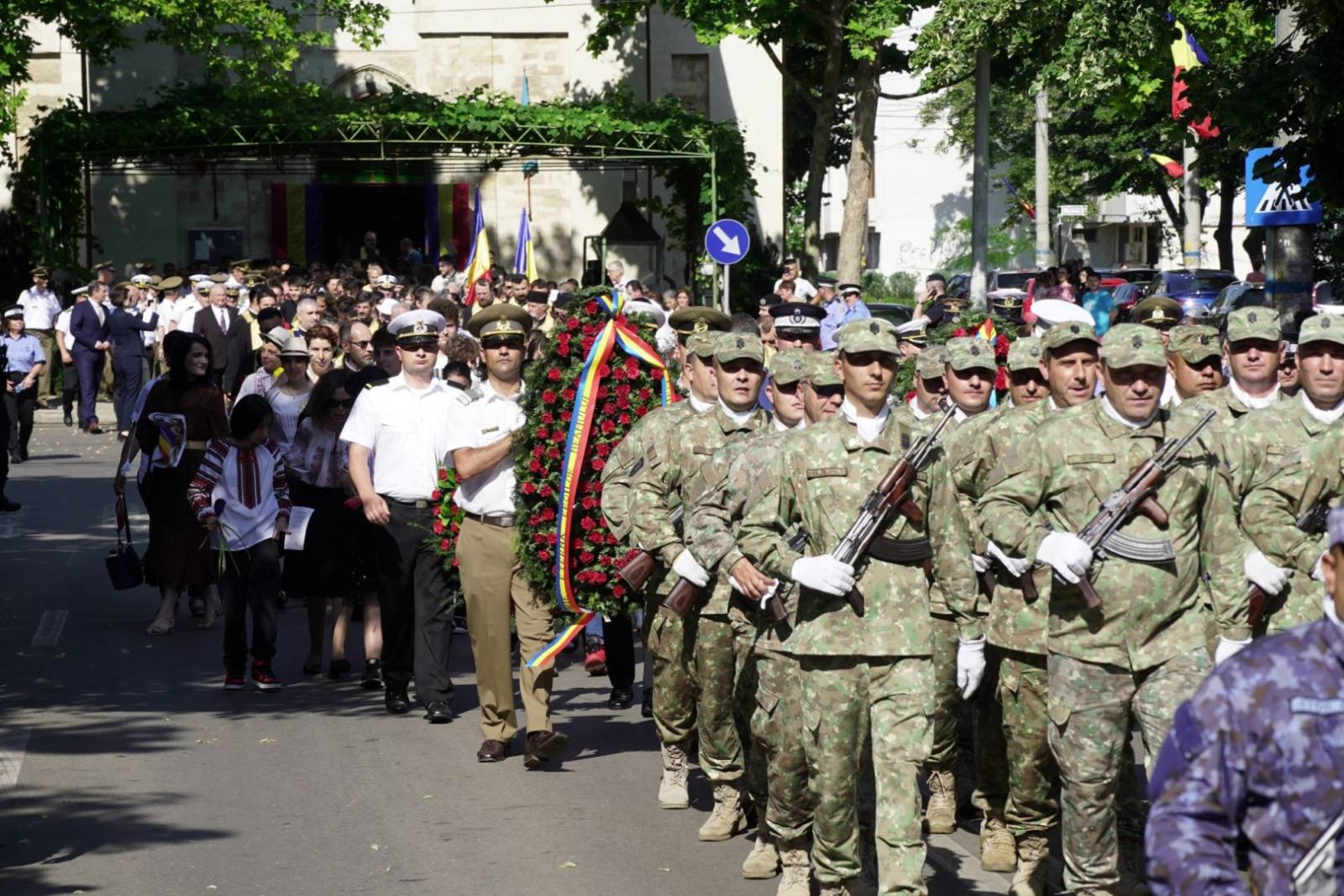 Salve de foc şi trafic restricţionat în Galaţi, joi, de Ziua Eroilor! Programul manifestărilor