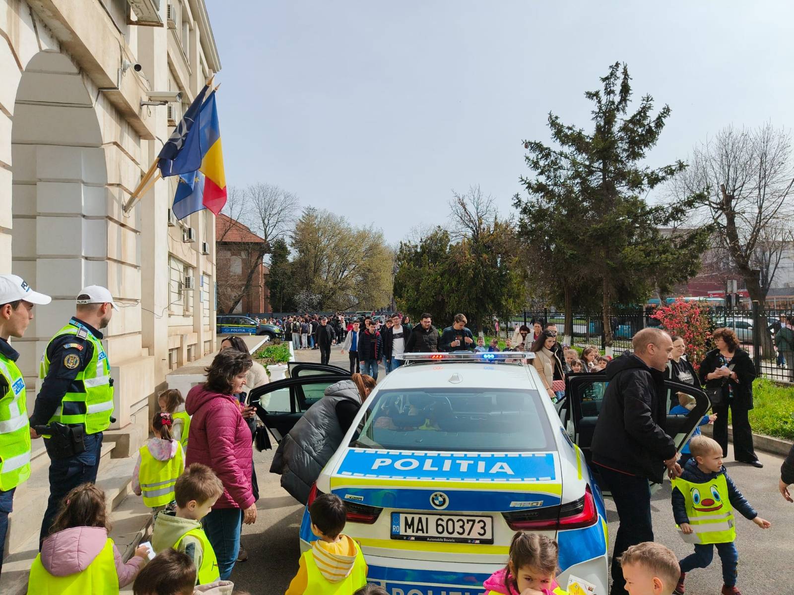 De 1 Iunie, poliţiştii organizează activităţi pentru copii în Galaţi, Tecuci, Târgu Bujor şi Bereşti