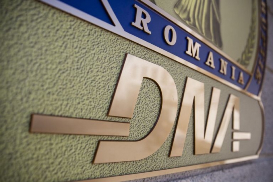 DNA Galaţi a lovit în mafia permiselor auto de la Vrancea