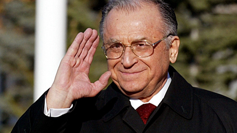 Ion Iliescu, internat la terapie intensivă la spitalul SRI din Capitală