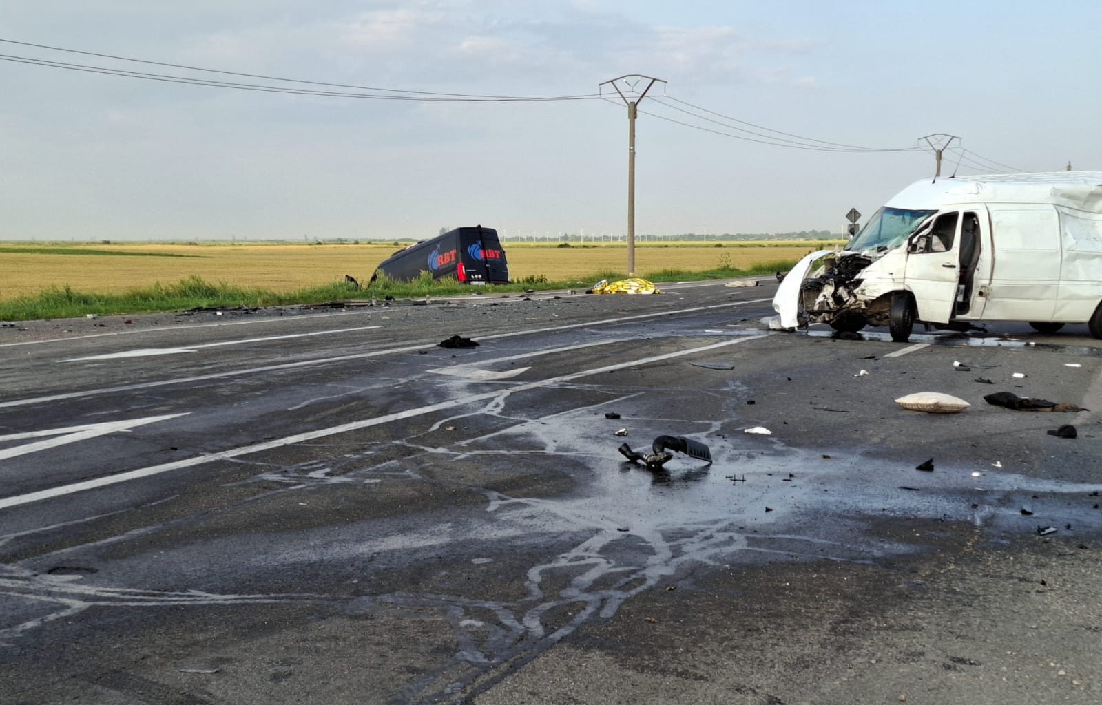 Accident mortal la Făurei, între un microbuz condus de un gălăţean şi o autoutilitară - FOTO