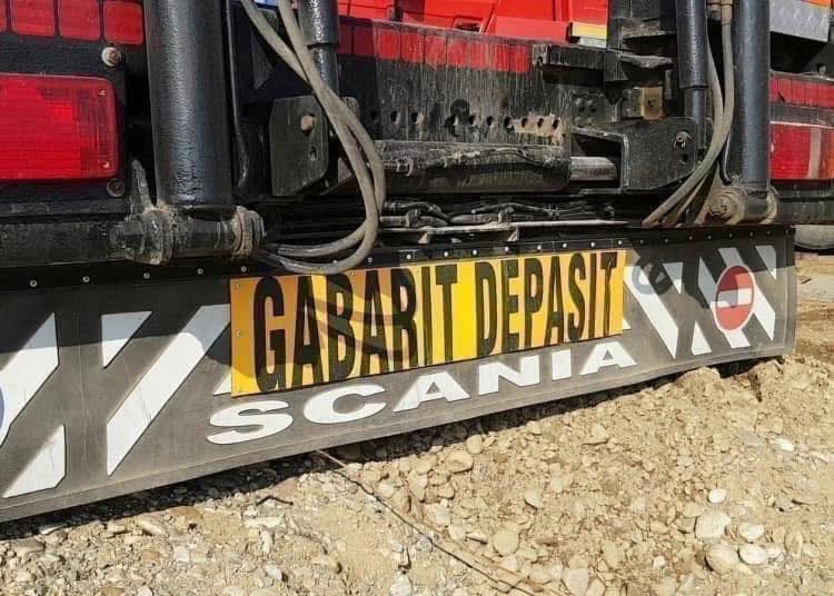 Atenţie, şoferi! Patru transporturi agabaritice pe drumurile din judeţ