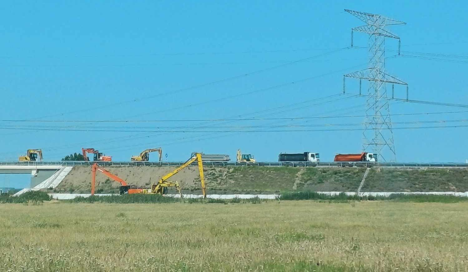 Reparaţii la drumul Jijila care face legătura cu Podul Suspendat peste Dunăre