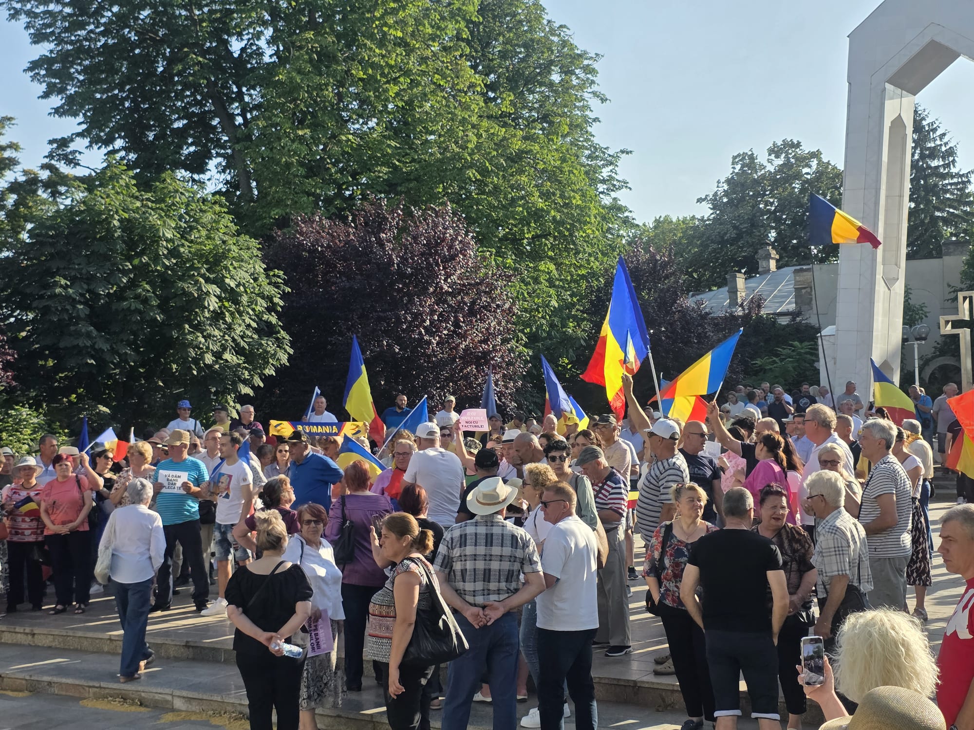 Gălățenii au ieșit în stradă: „Stop sărăcirii românilor!”