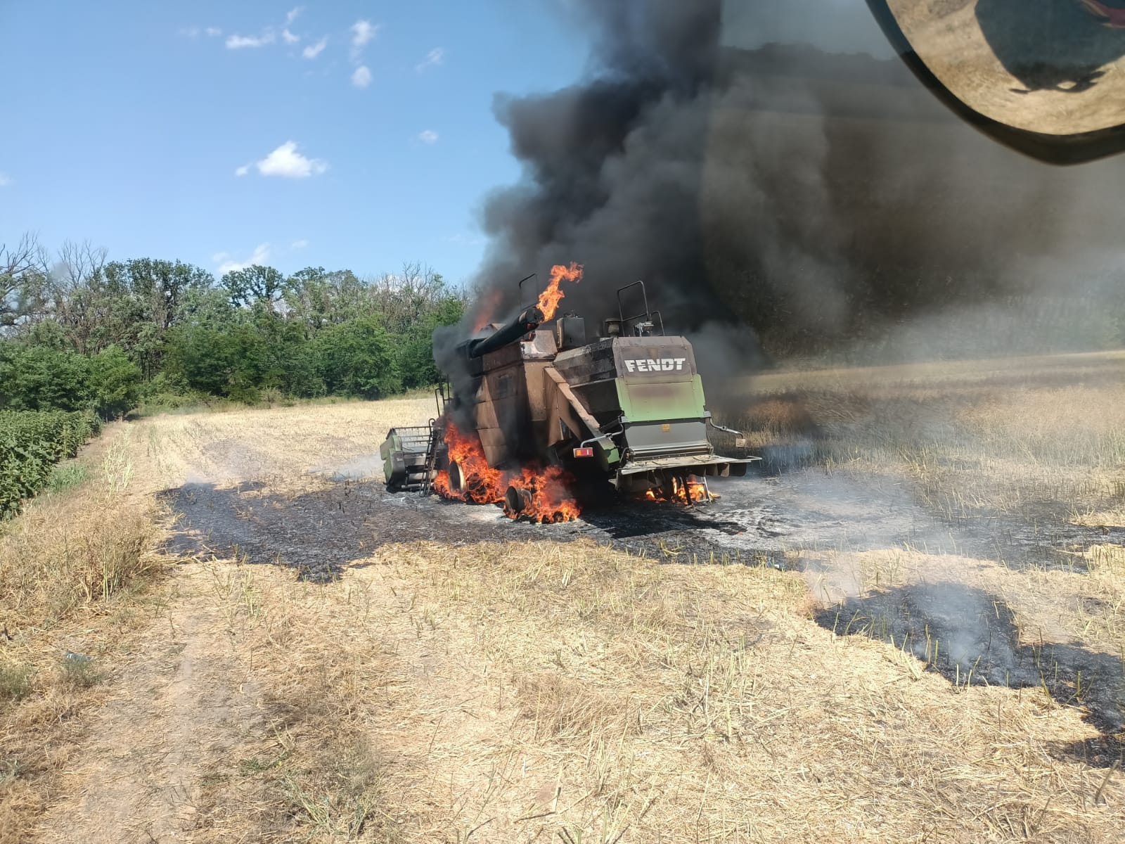 Galaţi: O combină care treiera a luat foc din cauza unui scurtcircuit, la Umbrăreşti (VIDEO)