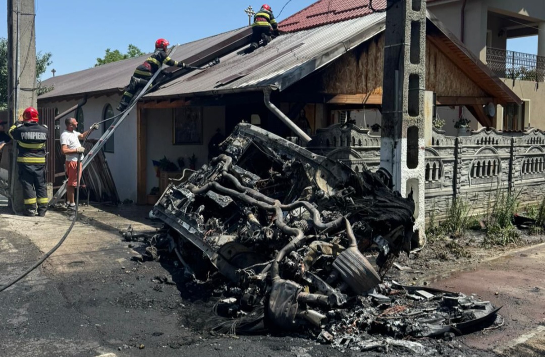 VIDEO: Accident cu 4 mașini, 5 victime și incendiu la capela bisericii din Drăgănești - UPDATE