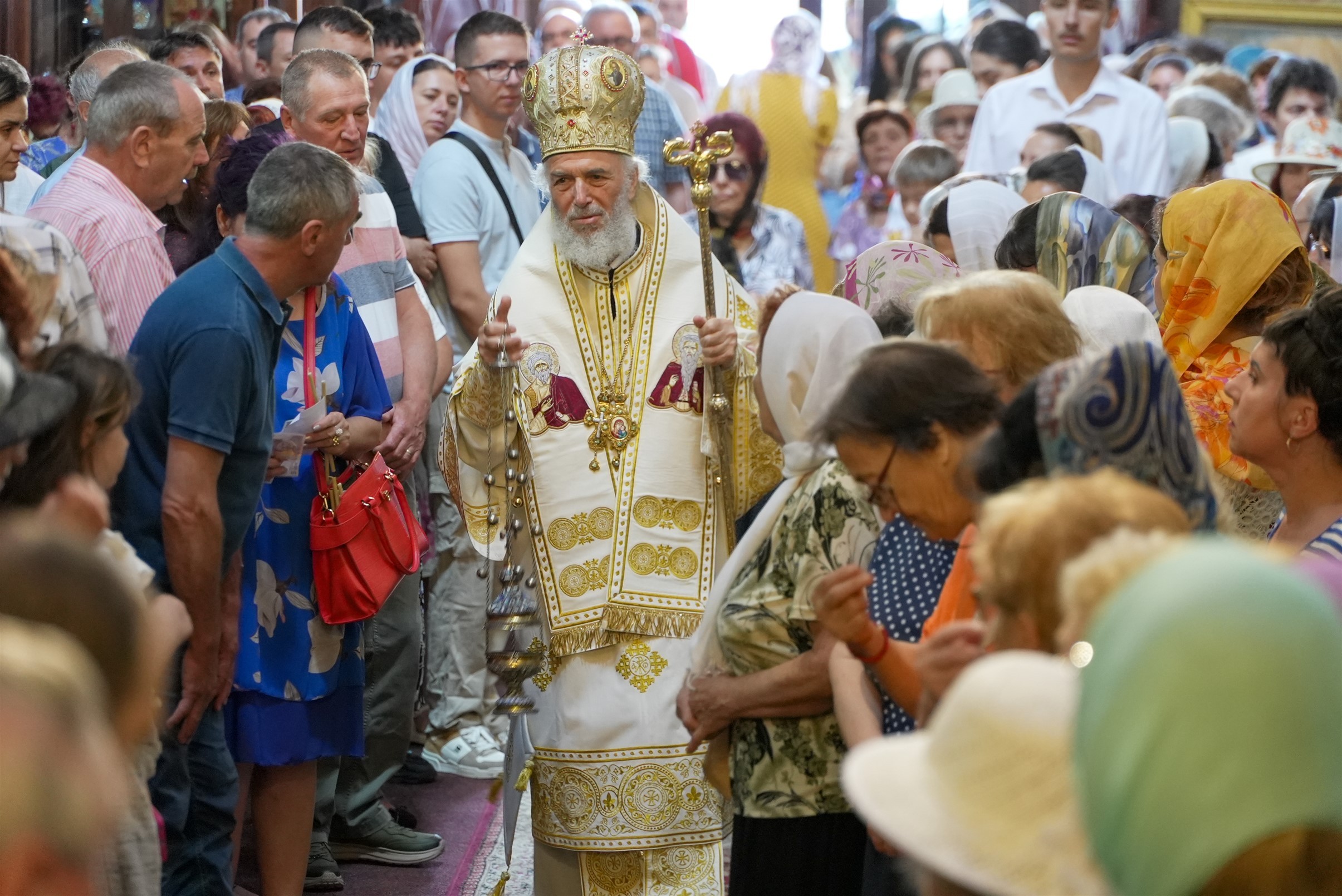 FOTO: Ziua de prăznuire a Sfinţilor Apostoli Petru şi Pavel în Arhiepiscopia Dunării de Jos