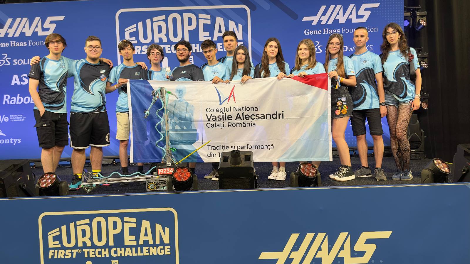 Elevii gălăţeni din echipa ByteForce, premiaţi la campionatul internaţional de robotică din Olanda