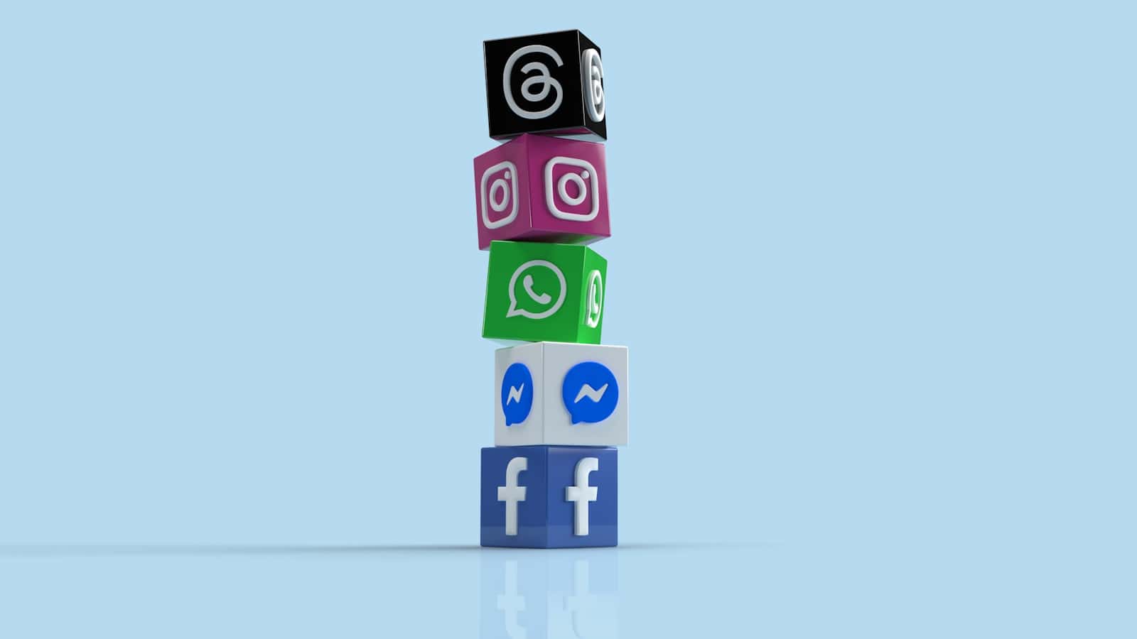 Meta testează chatbot-uri care iniţiază conversaţii spontane cu utilizatorii