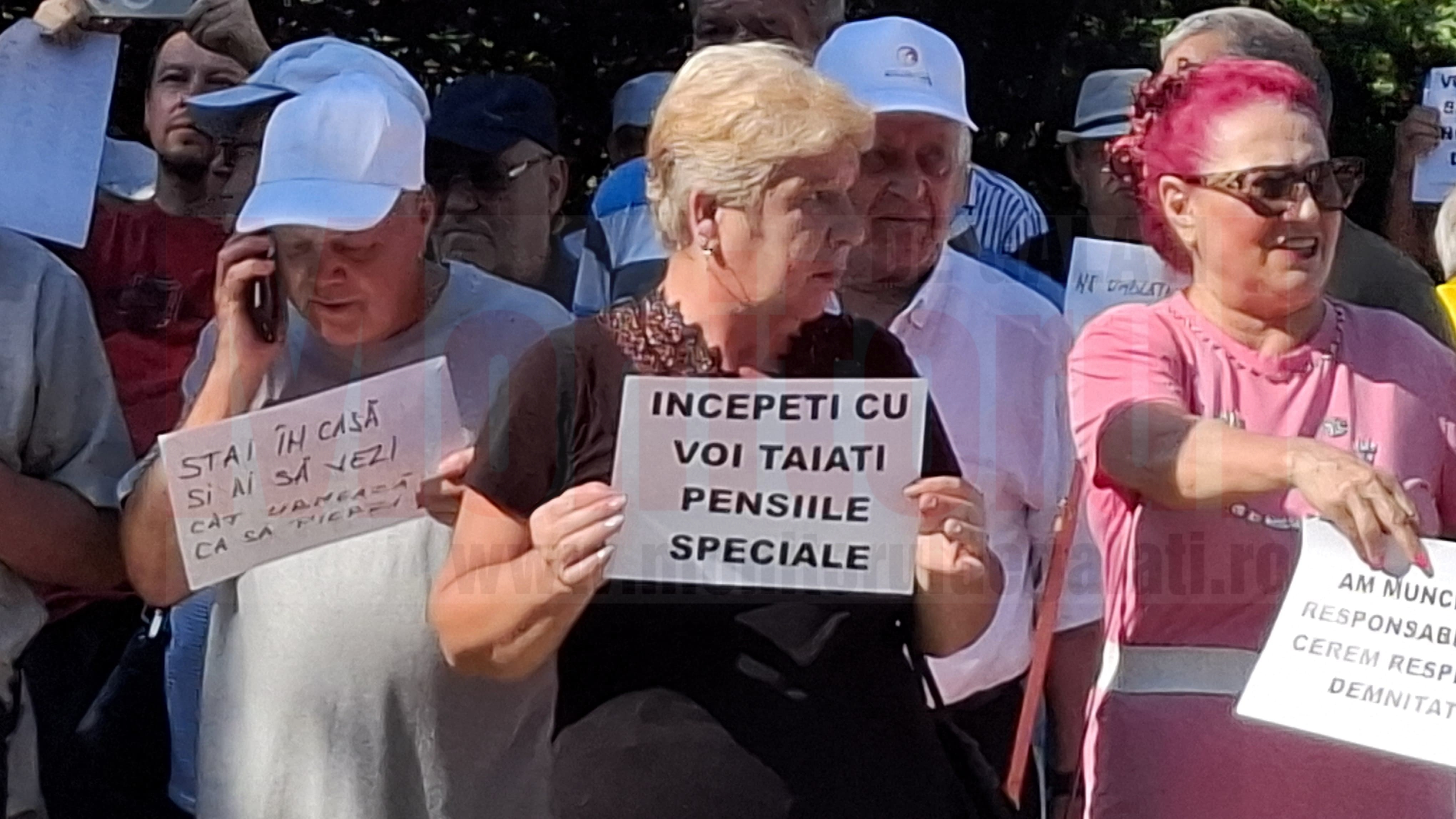 VIDEO | Sindicaliştii din combinat protestează: «Asistăm cu nepăsare la sărăcirea poporului Român şi nu facem nimic!»
