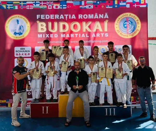 23 de medalii şi o centură BTF pentru sportivii gălăţeni de la Mixed Marţial Arts