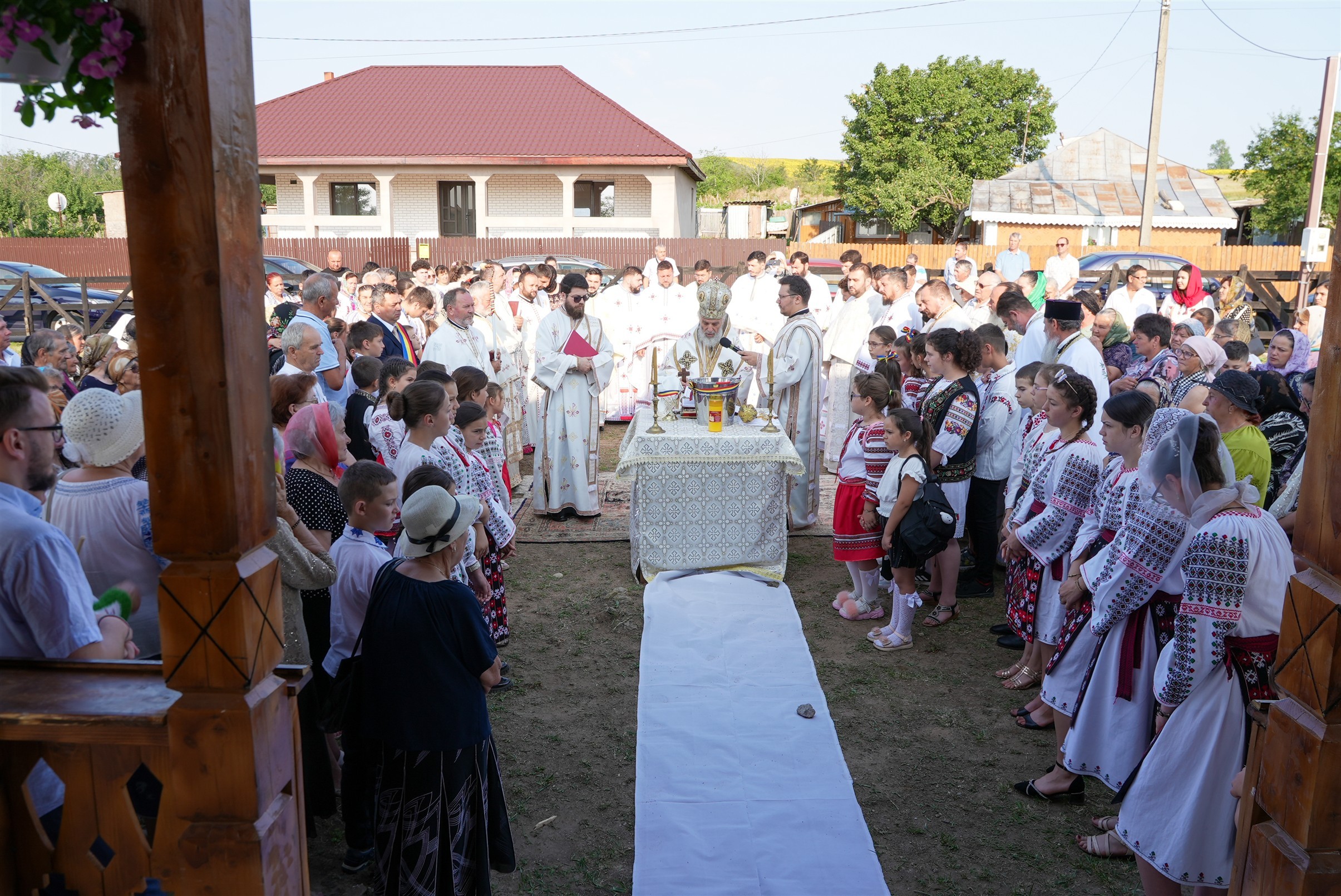 FOTO: Sfinţirea bisericii de la Schitul Zimbru din nordul judeţului Galaţi