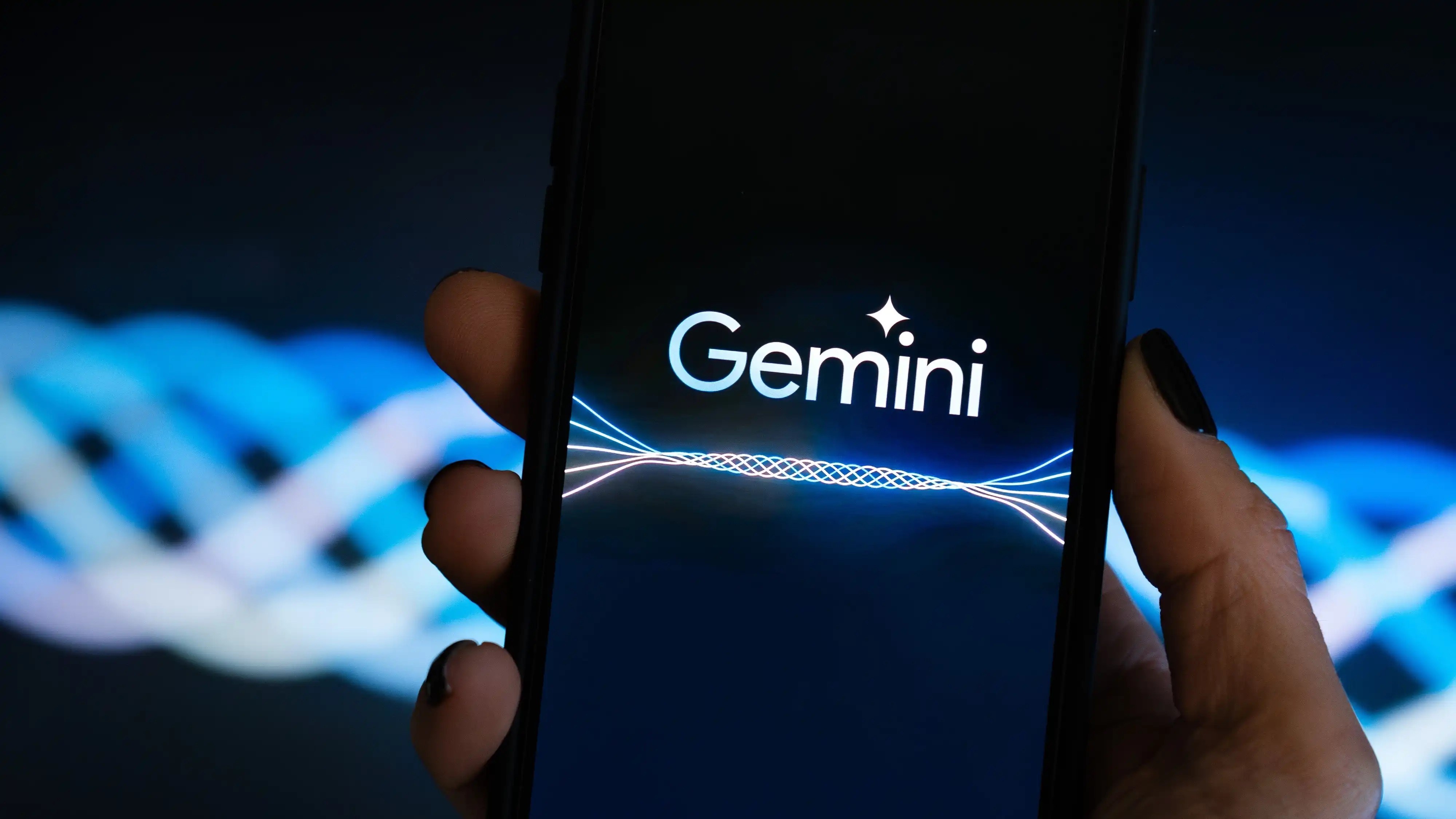 Gemini, AI-ul Google, vulnerabil la atacuri: cum un simplu e-mail poate păcăli inteligenţa artificială