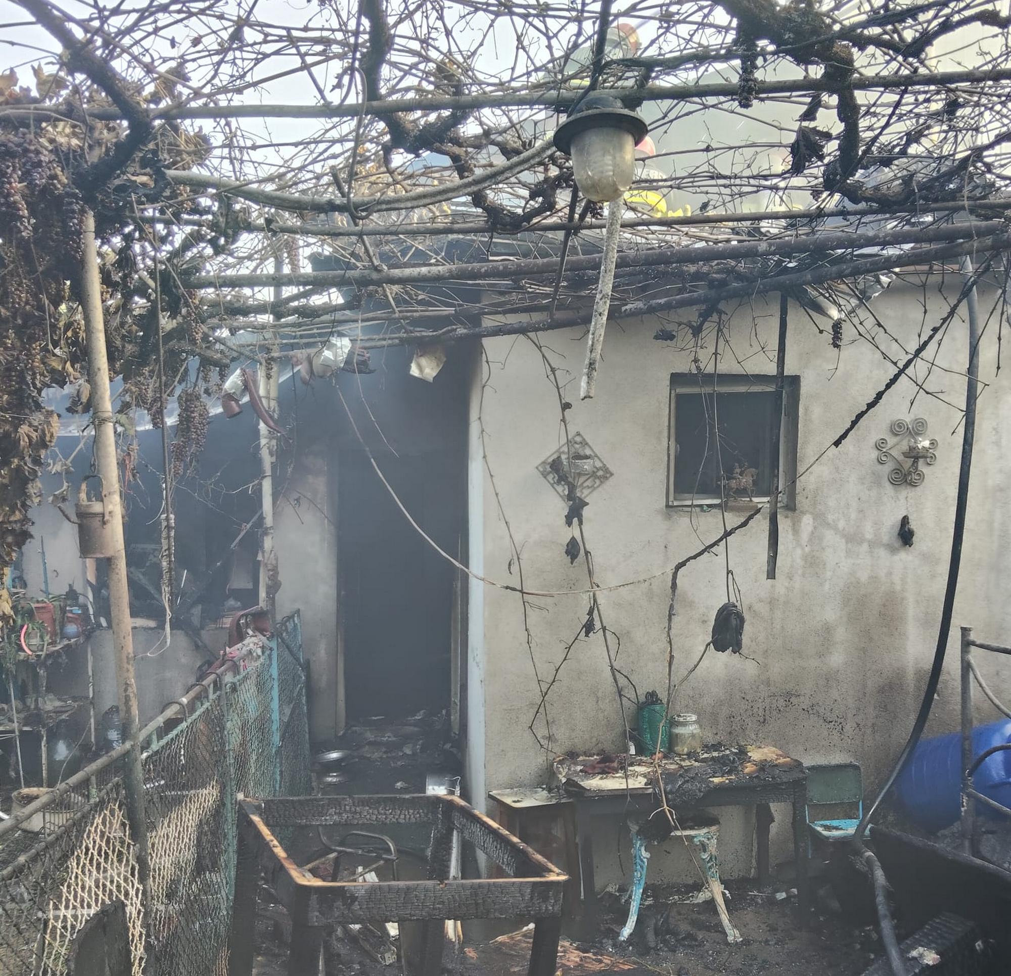 Explozie şi incendiu pe str. Cometei din Galaţi. Un bărbat şi-a pierdut viaţa