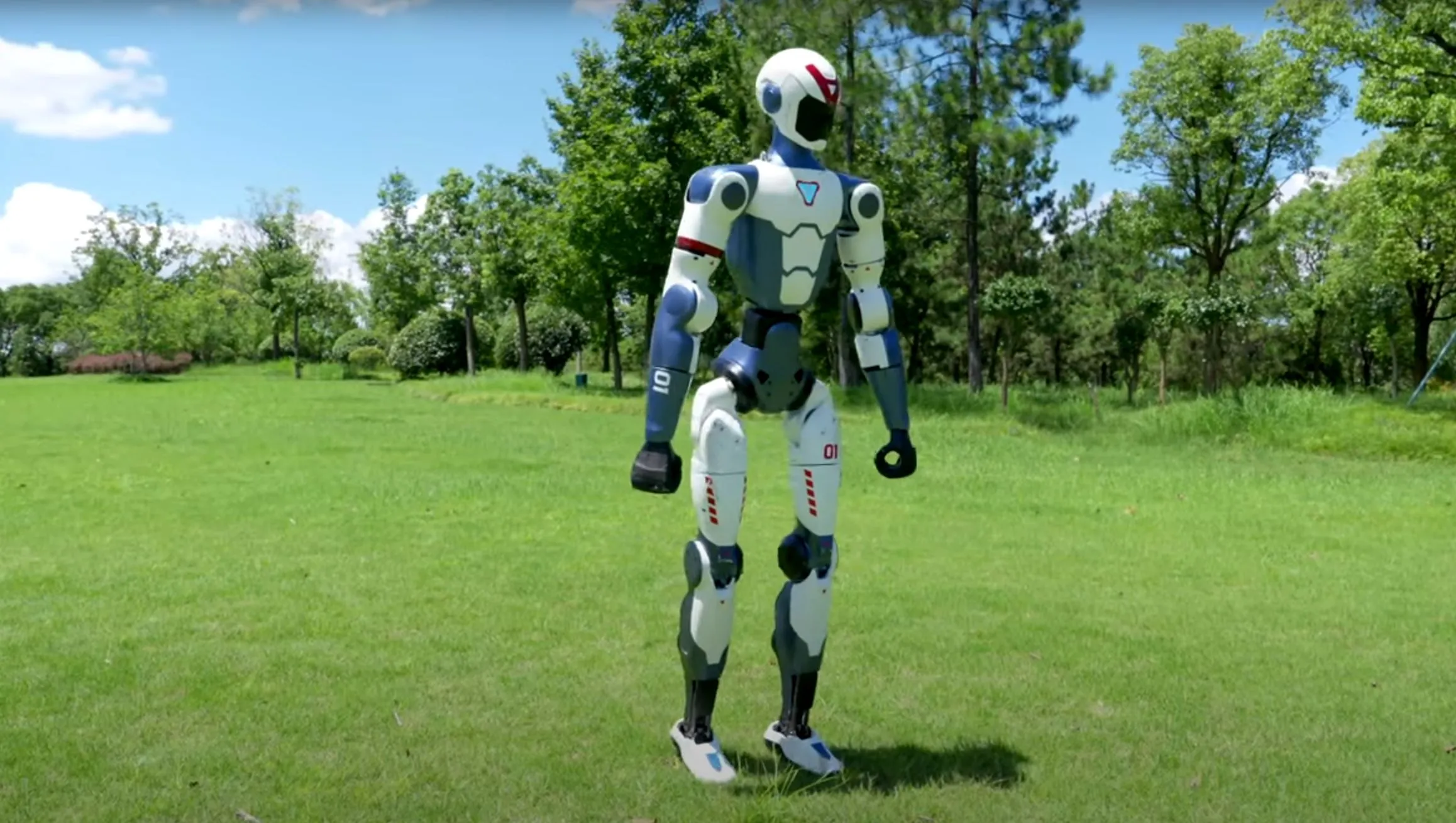 Unitree R1: Primul robot umanoid sub 6.000 de dolari schimbă regulile jocului în 2025