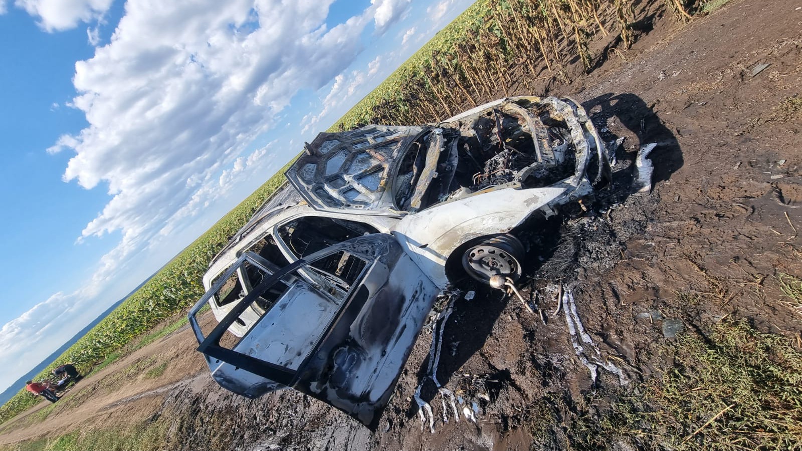 FOTO: Incendiu izbucnit la un autoturism, în localitatea Bălășești