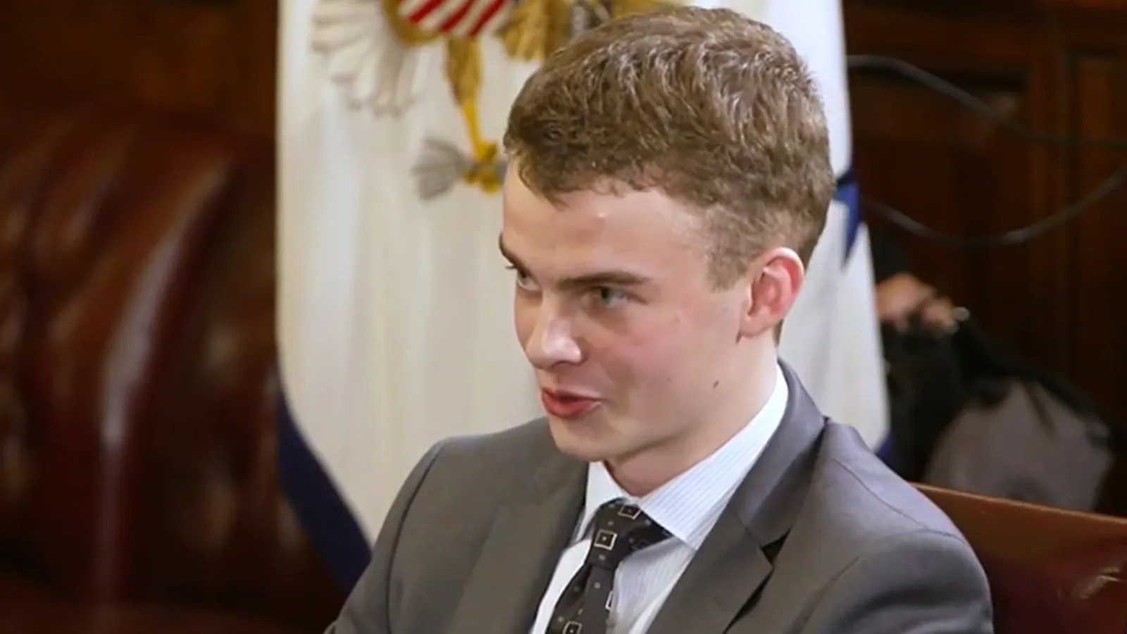 Atac violent în Washington: Edward Coristine, fost stagiar Neuralink, rănit într-o tentativă de jaf auto