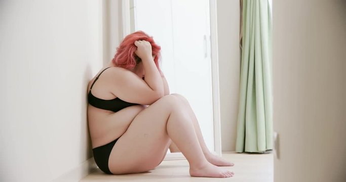 A murit asfixiat, după ce soţia obeză a căzut peste el