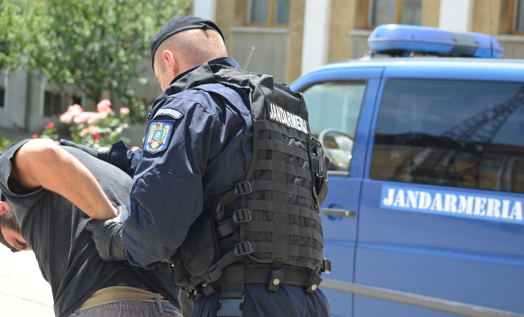 Scandal la bâlciul din Tecuci! Doi bărbați au fost amendați de jandarmi