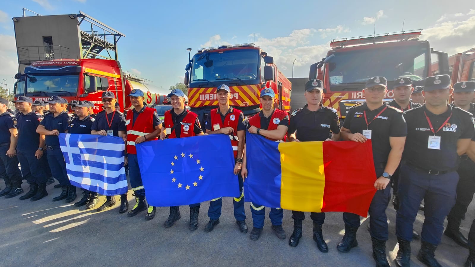 FOTO: Pompierii români aflați în Grecia vor fi schimbați de un nou contingent