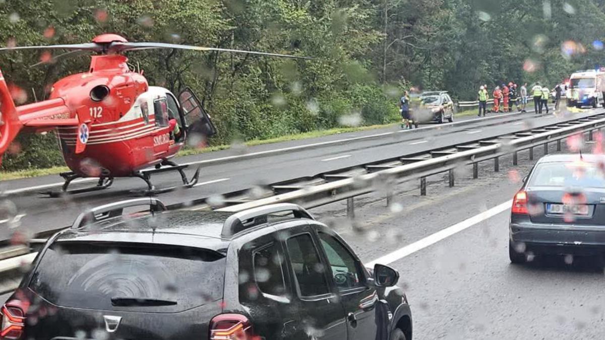 Doi tineri au murit pe loc, loviţi de camion! Tragedie pe Autostrada A1 Bucureşti-Piteşti