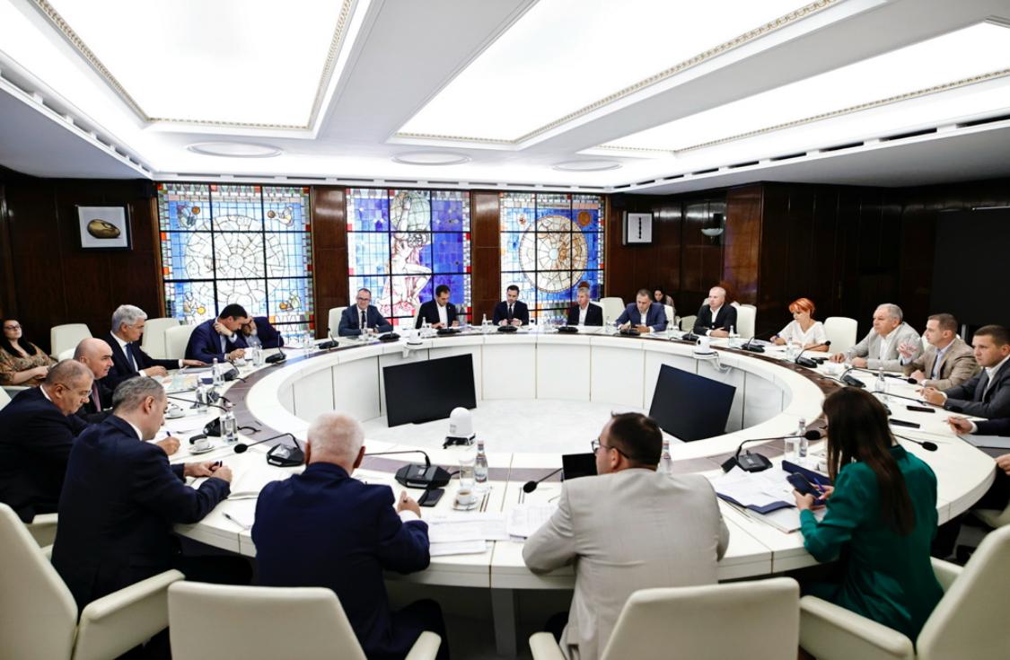 Ionuţ Pucheanu şi Ilie Bolojan, la masa discuţiilor: «Investiţiile din PNRR vor continua într-o manieră planificată»