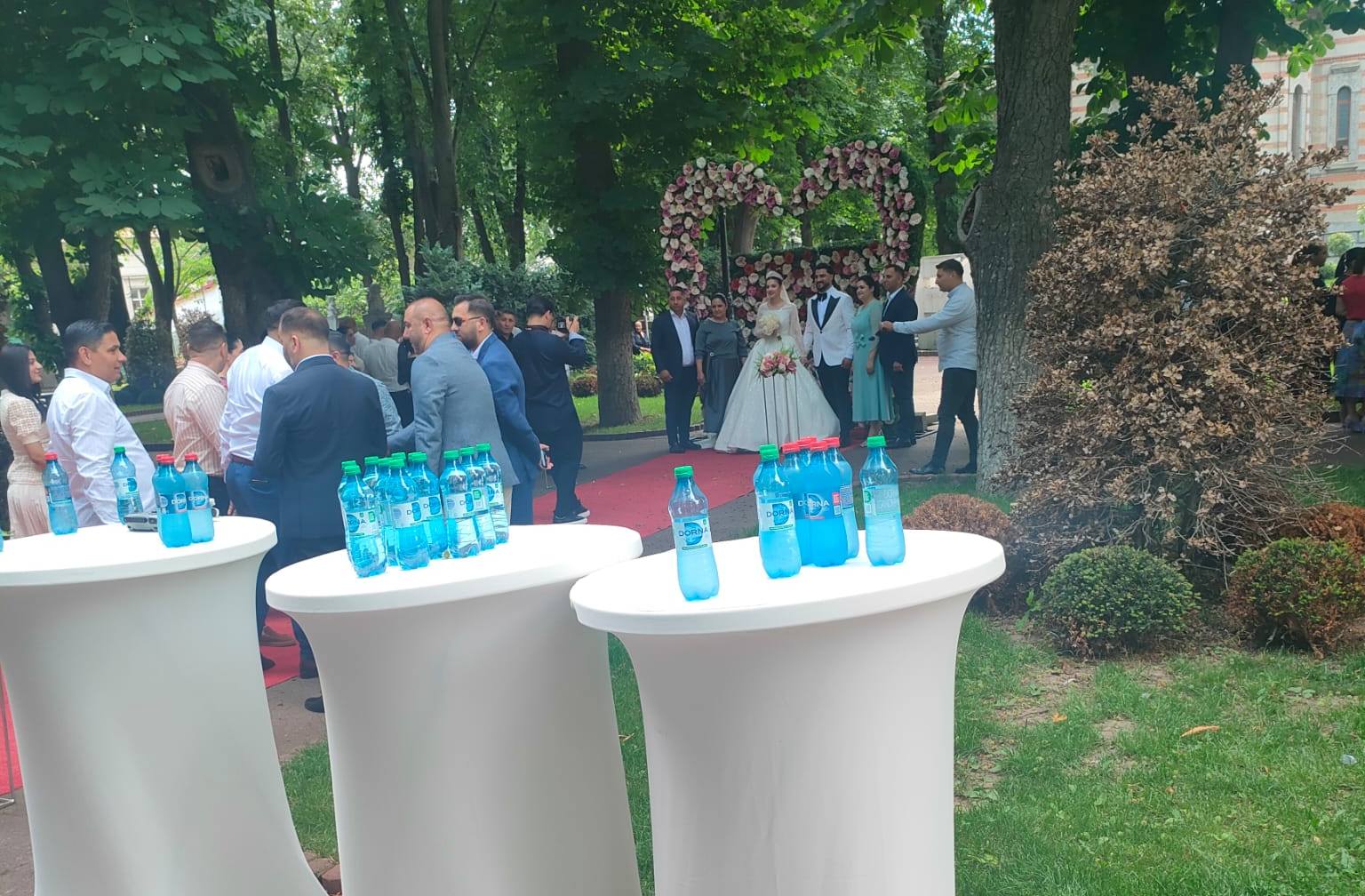 Tecucenii, deranjaţi de mirii care se pozează în parcul central