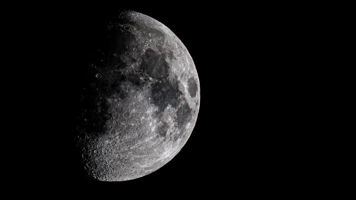 Luna Neagră va apărea pe cer în acest weekend