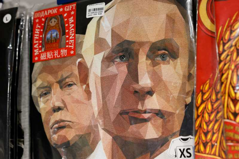În Rusia au început să fie puse în vânzare tricouri cu fotografia lui Putin şi Trump în Alaska